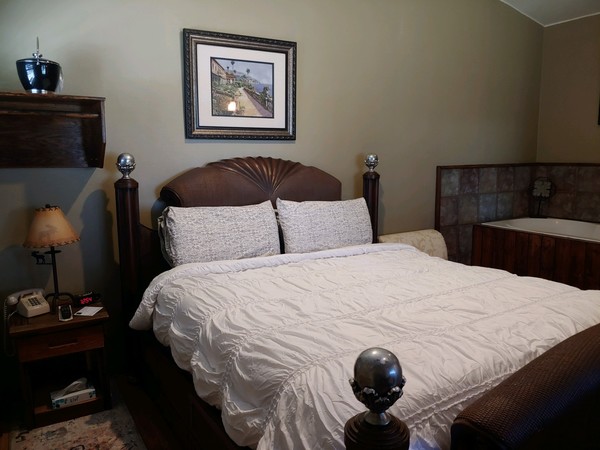 King Jacuzzi Cabin Photo 2