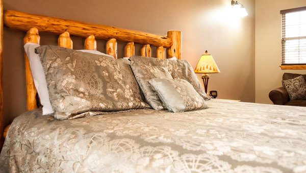 1 Queen Bed Accessible West Wing Photo 2