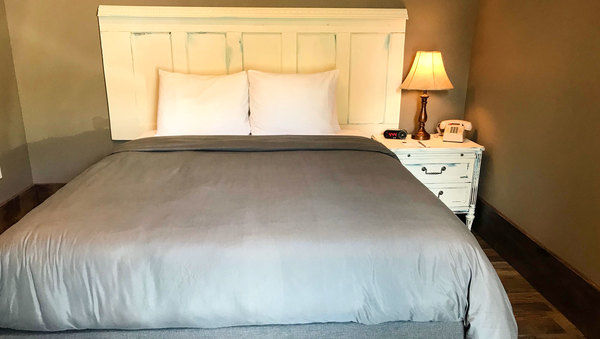 One Queen Cabin Photo 1