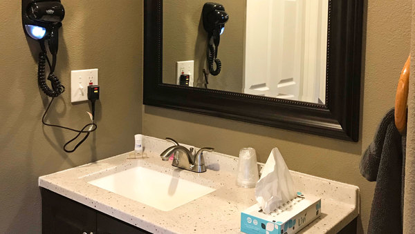 One Queen Cabin Photo 4