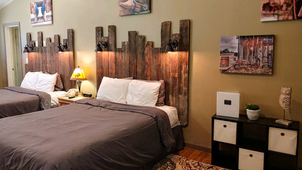 2 Queen Beds Cabin Photo 1